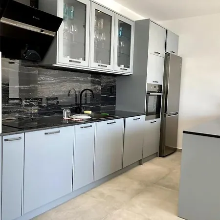 Starlight Tony Apartment